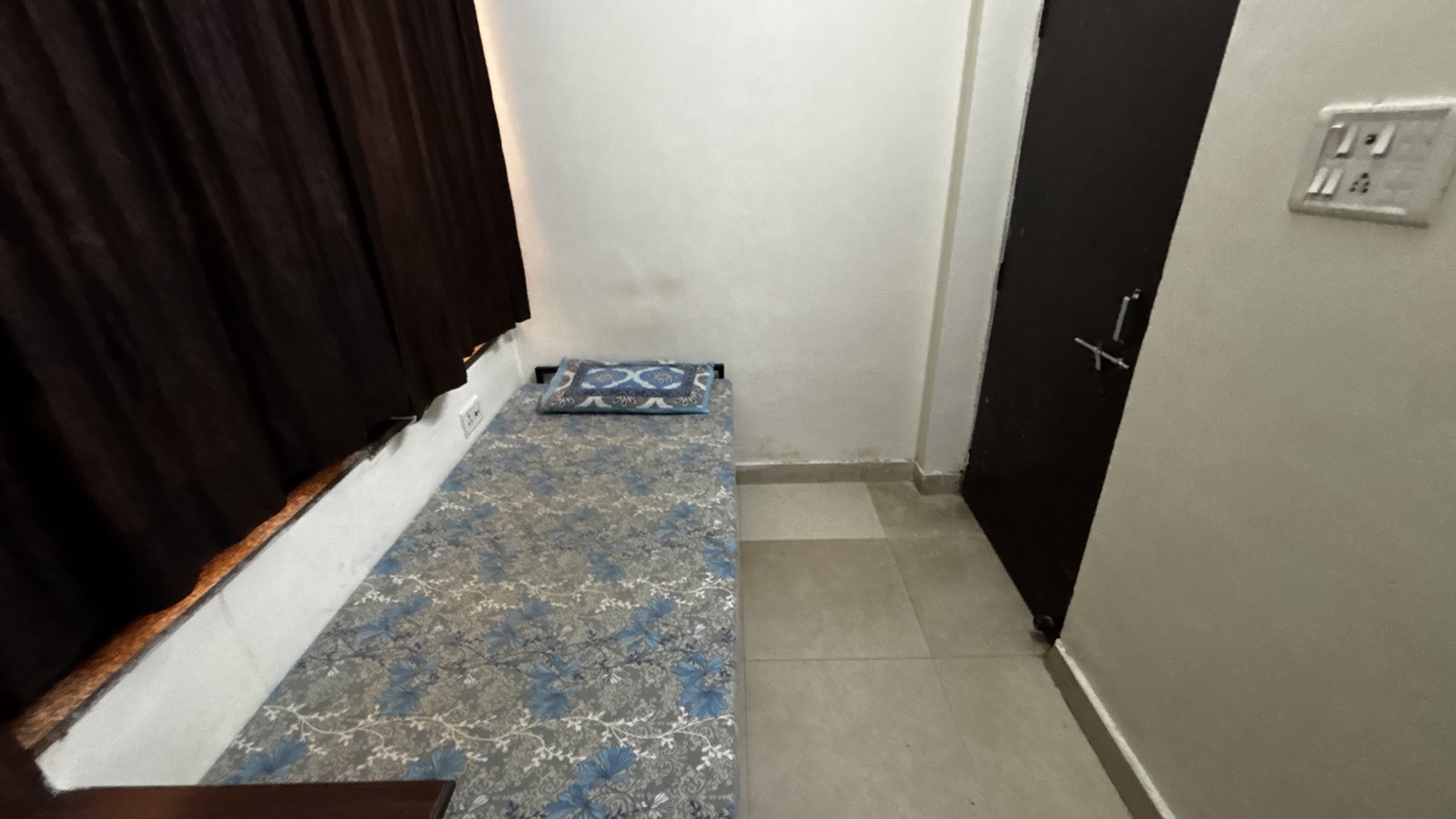Single Room + Balcony